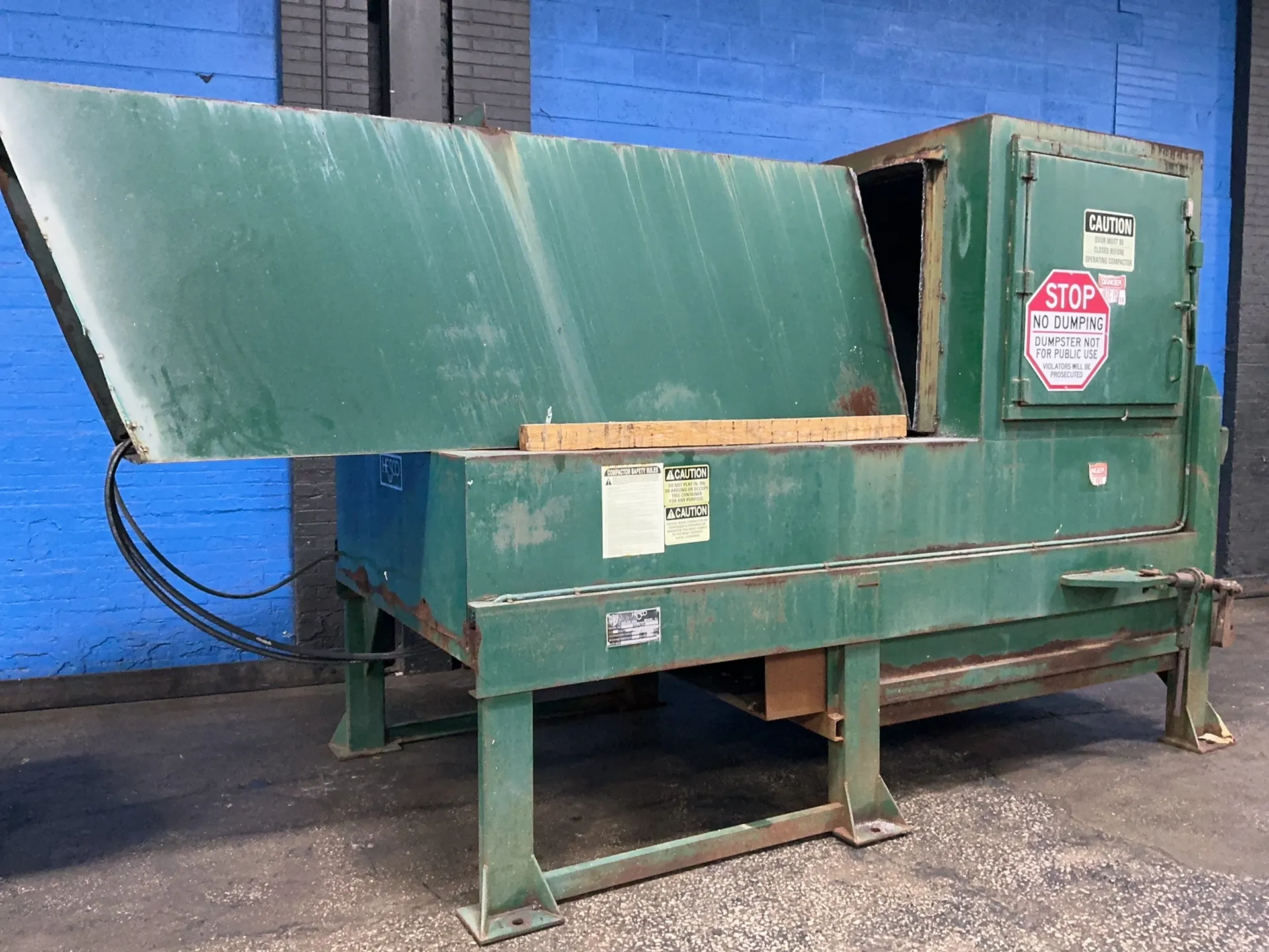 Hesco #H:300, trash compactor, 35" x 35" capacity, 10 HP, 1800 RPM, 440 V., 3 Ph., 2001