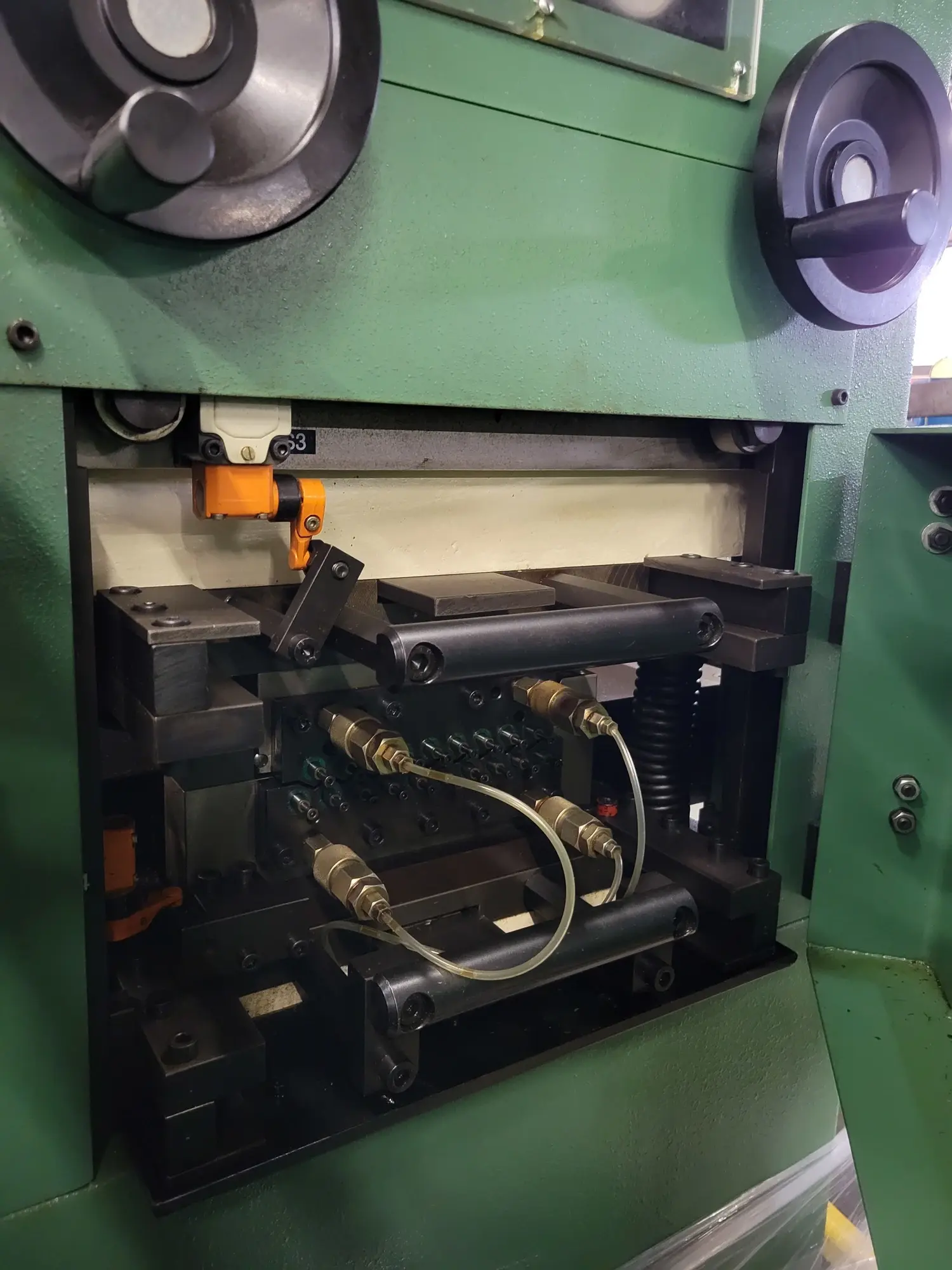 Bruderer #18-260B, coil reel & straightener, 2013
