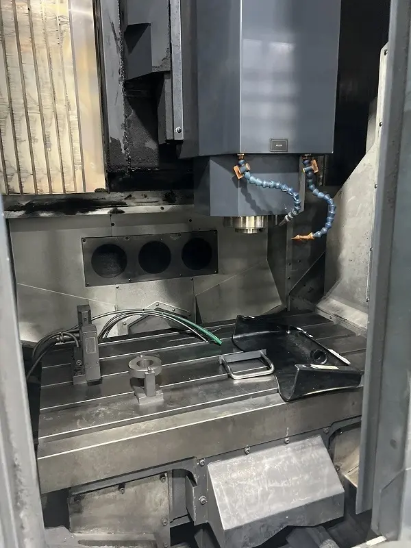 Makino #E33, CNC vertical machining center, 25.6" X, 17.7" Y, 17.7" Z, 40,000 RPM, 20 HP, automatic pallet