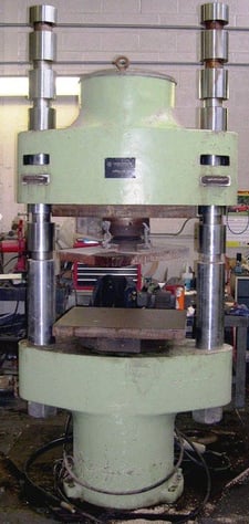 600000 lb. Thompson #DLT33, compression, hydraulic, dynamic, C-48", 10" stroke, 26" x23.5" tbl