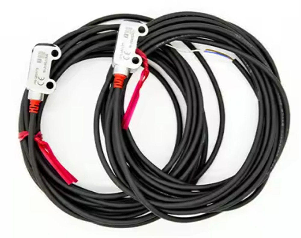 Keyence PR-F51N1 Mini Photoelectric Sensor, Flat Transmissive Cable Type 0.6m, NEW