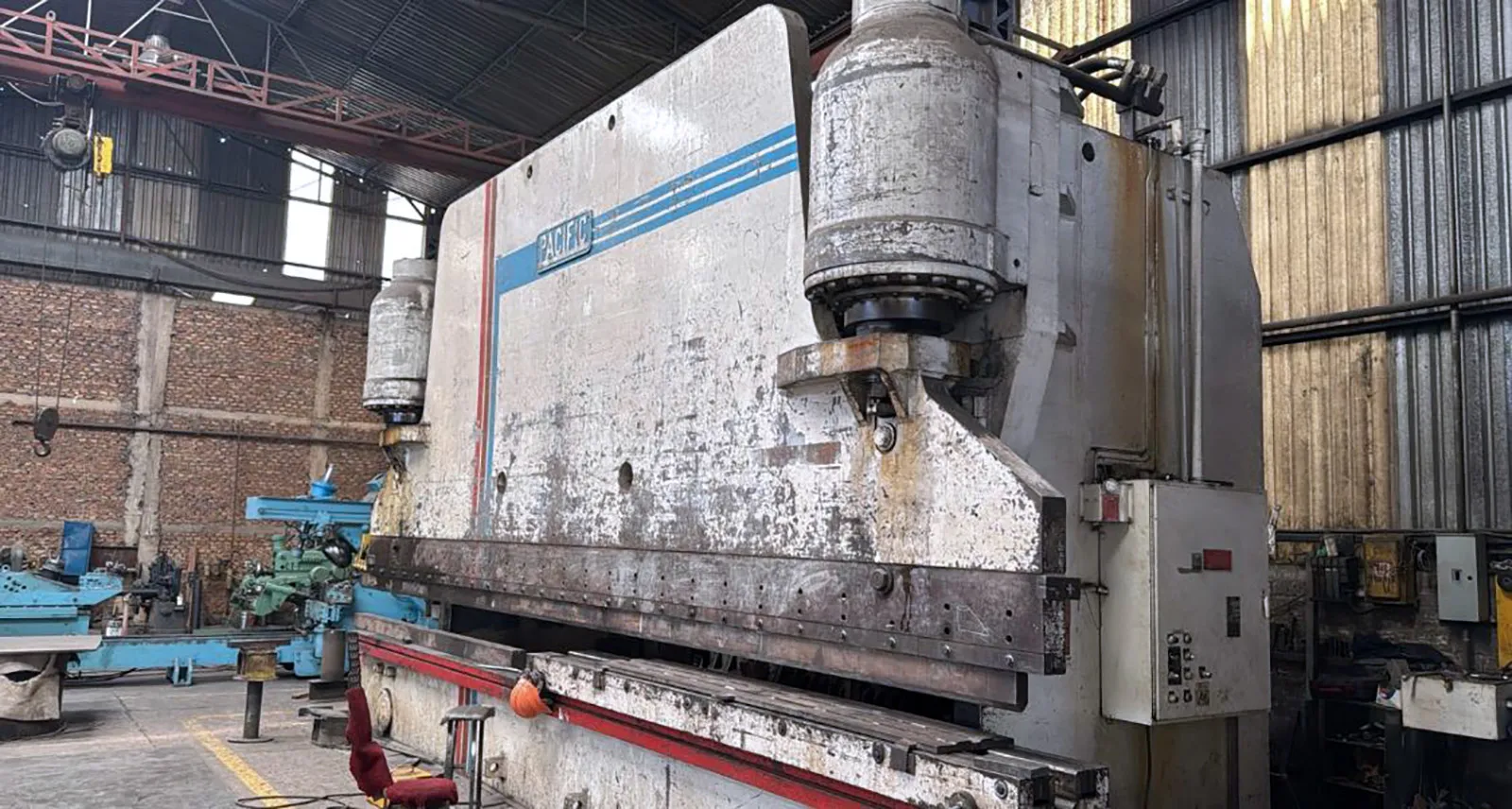 1000 Ton, Pacific #K1000-26, hydraulic press brake, 26' overall, 242" between housing, 12" stroke, 22" open