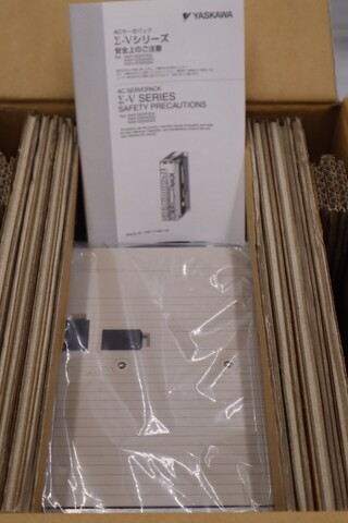 Yaskawa electric sgdv-5r4d11a002000 servo drive new in box stock h44