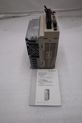 Yaskawa electric sgdv-5r4d11a002000 servo drive new in box stock h134