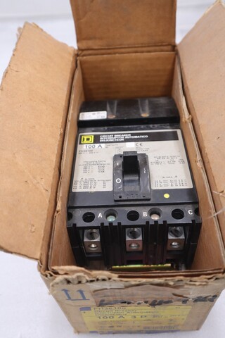 NEW IN BOX Square D FH36100 Circuit Breaker STOCK H157