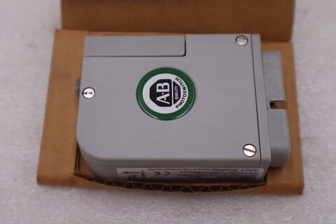 Allen-Bradley bradley 42mru-5000 / 42mru5000 photoswitch retroreflective new in box