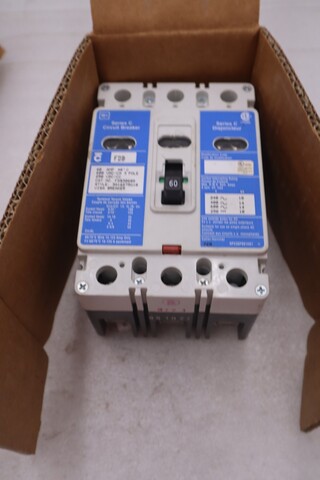New open box eaton fdb3060s 60 amp 600v 3 pole circuit breaker stk k307a