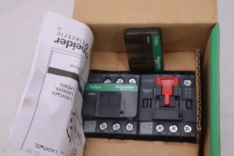 New Schneider Electric LC2D32G7 32amp Reversing Contactor Stock 3257A