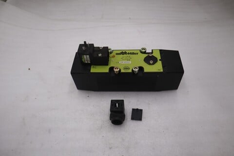 NEW OPEN BOX Miller 340-8SS01 Solenoid Valve STOCK 2058B