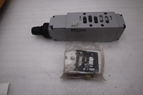 Parkerps 4238250cp h3 ind regulator gage/line new stock gf-718a