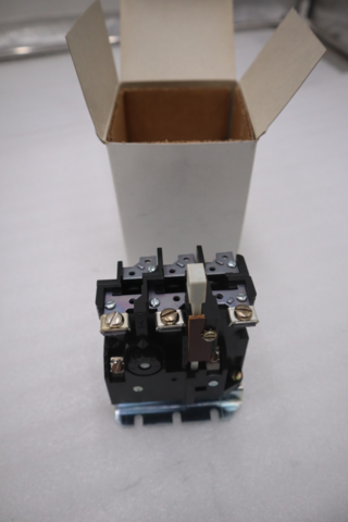 New open box cutler hammer aa13a thermal overload relay stock g423a