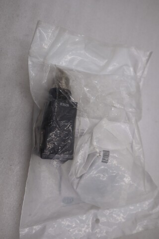 Allen-Bradley allen bradley 42grp-9043-qd photoswitch deffuse sensor new stk 1870cc