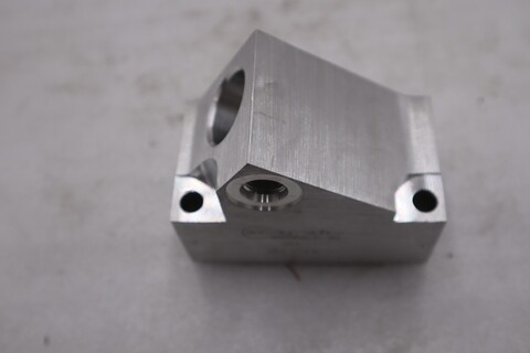 Sundstrand Hydraulics BVL Line Mount Manifold - NEW - STOCK GF798