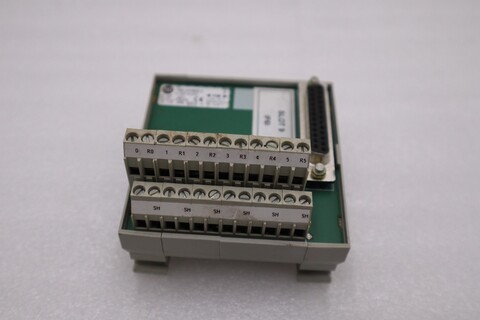 Allen-Bradley Allen Bradley Input Interface Module 1492-AIFM6S-3 1492AIFM6S3 STK H1415A
