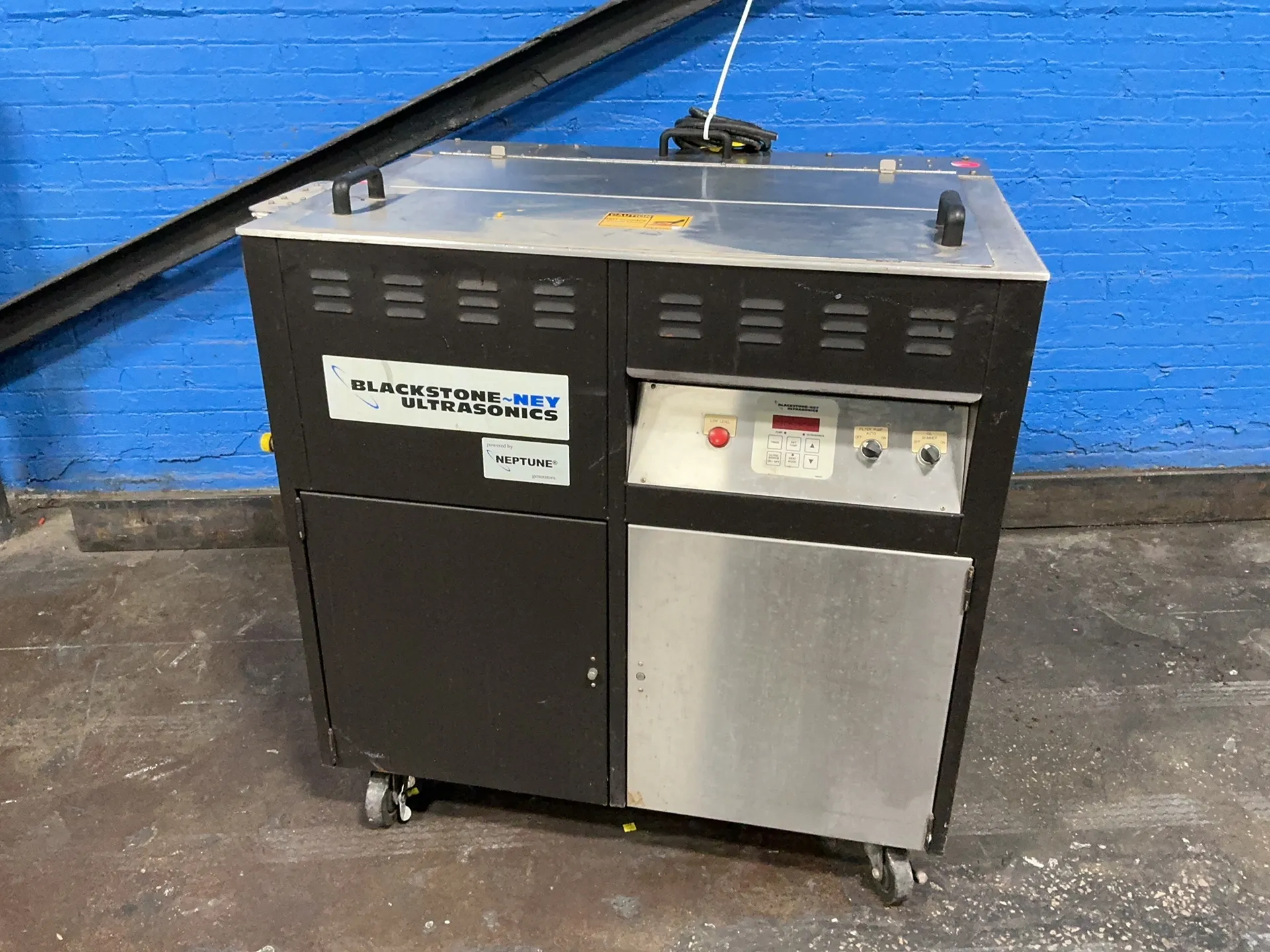 Blackstone #GMC-3523, ultrasonic cleaning system, 34" x 20" x 12", 28 A