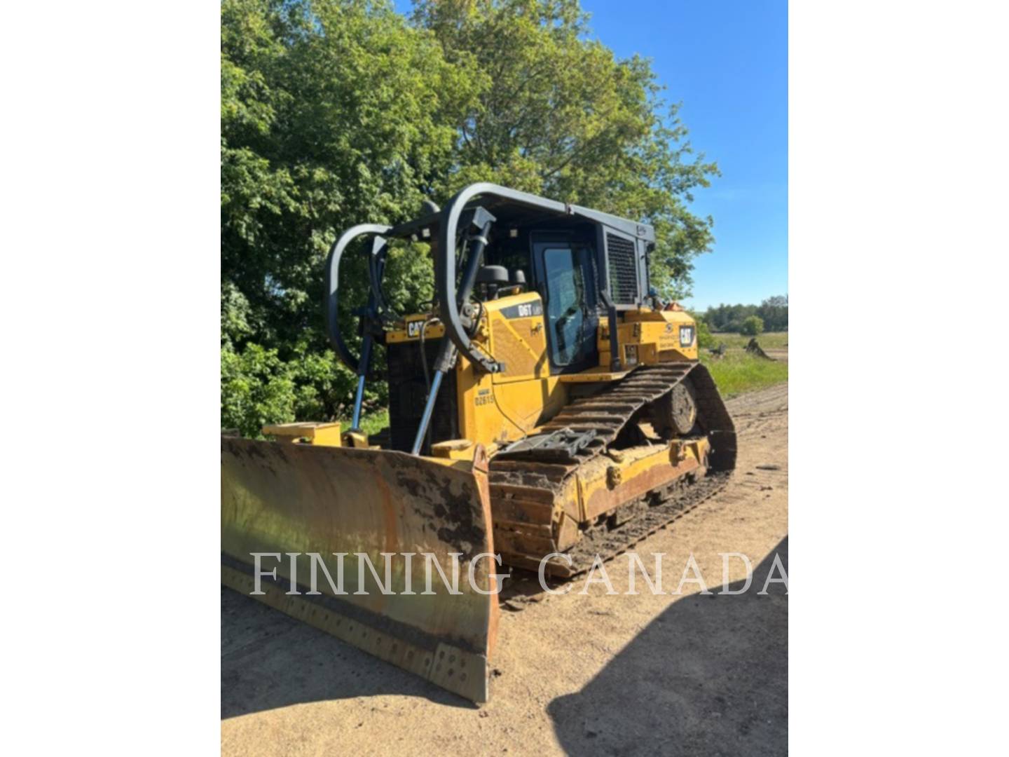 Caterpillar D6T LGP, 8416 hours, S/N: RAD00410, 2015