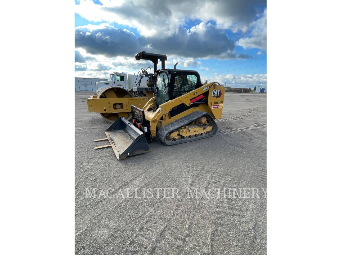 Caterpillar 279D3, 2350 hours, S/N: RB903000, 2021