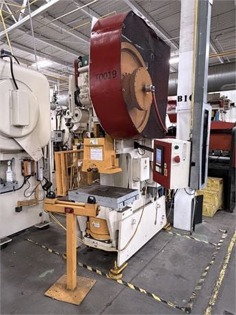 60 Ton, Niagara #M60, OBI gap frame press, 4" stroke, 13-1/4" shut height, 3" adj., 100 SPM, 32" x21" bed