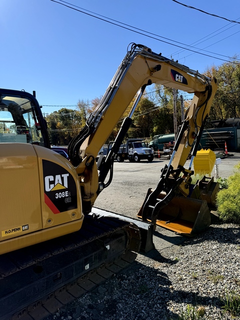 18519 lb. Caterpillar #308E2-CR Mini Excavator, swing boom, 91.3" blade width, 65 HP Cat C3.3B engine, 4