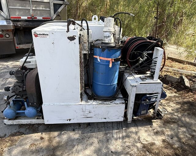 Skid Mounted Mobile Lubrication System, multi-compartment tanks, Graco Fire-Ball 225 air pumps, Puma