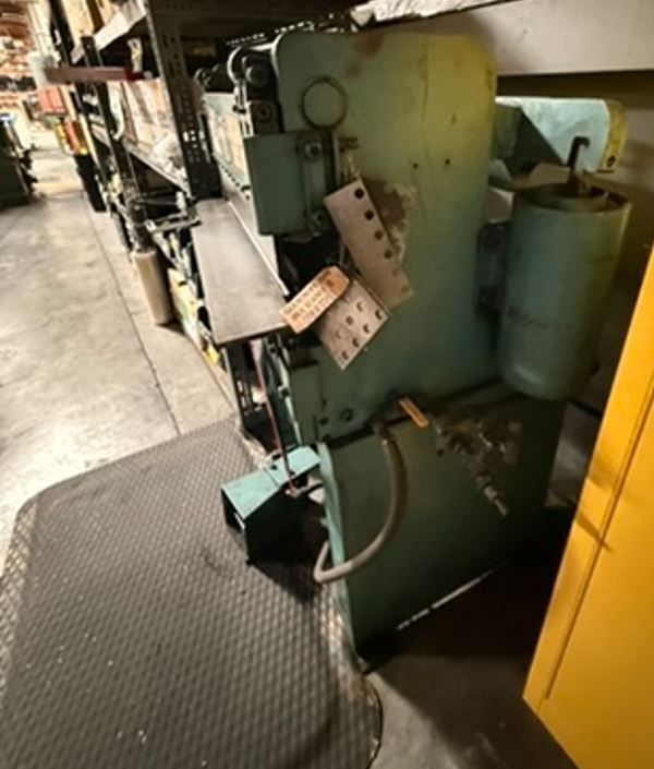 12 Ton, Foremost Bantam, pneumatic press brake, 100 PSI, foot pedal actuation, clamping bar w/lower die &