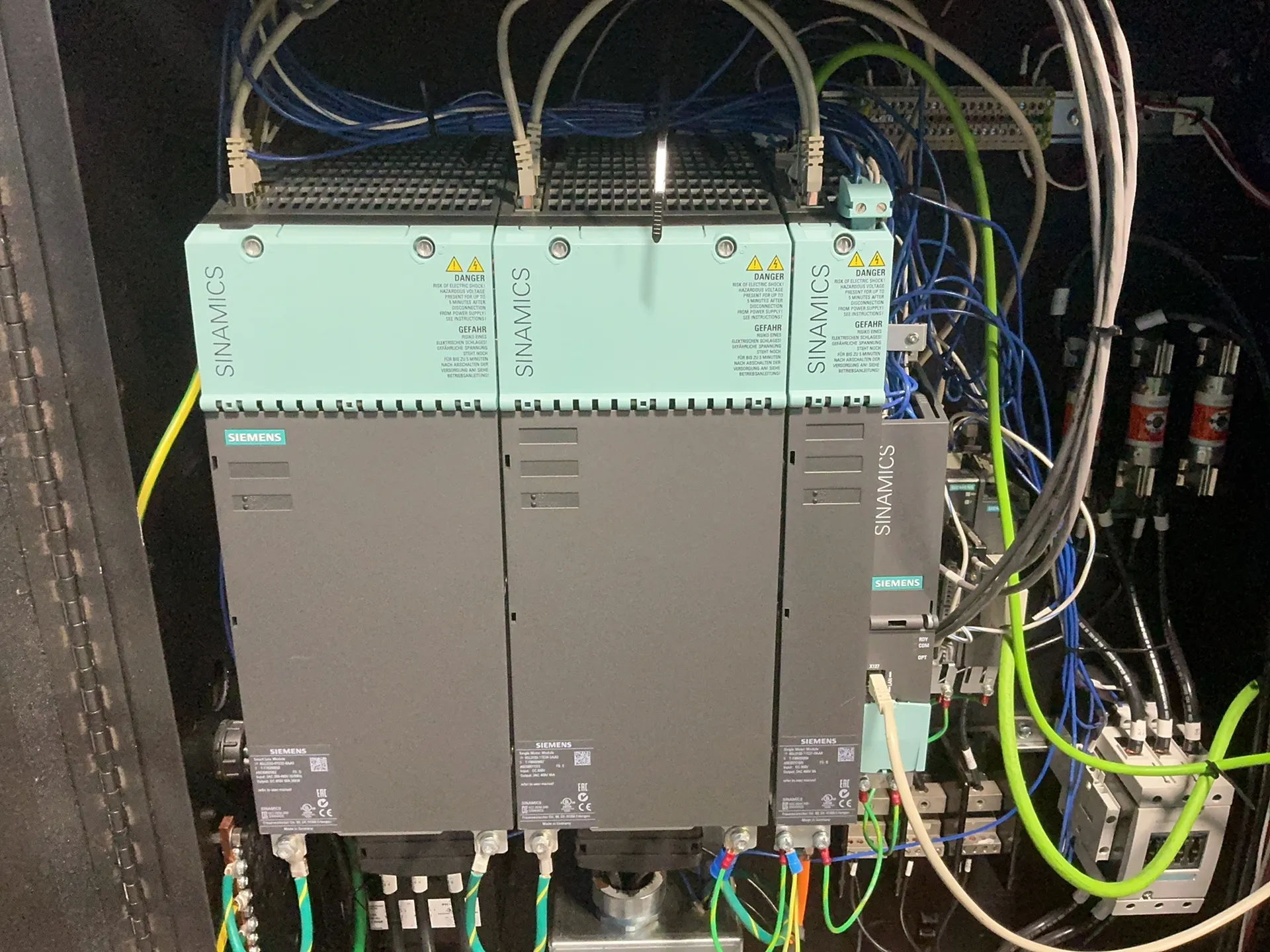 Control workstation tower, digital display, Siemens Sinamics motors, hand control pendant, cables and hoses