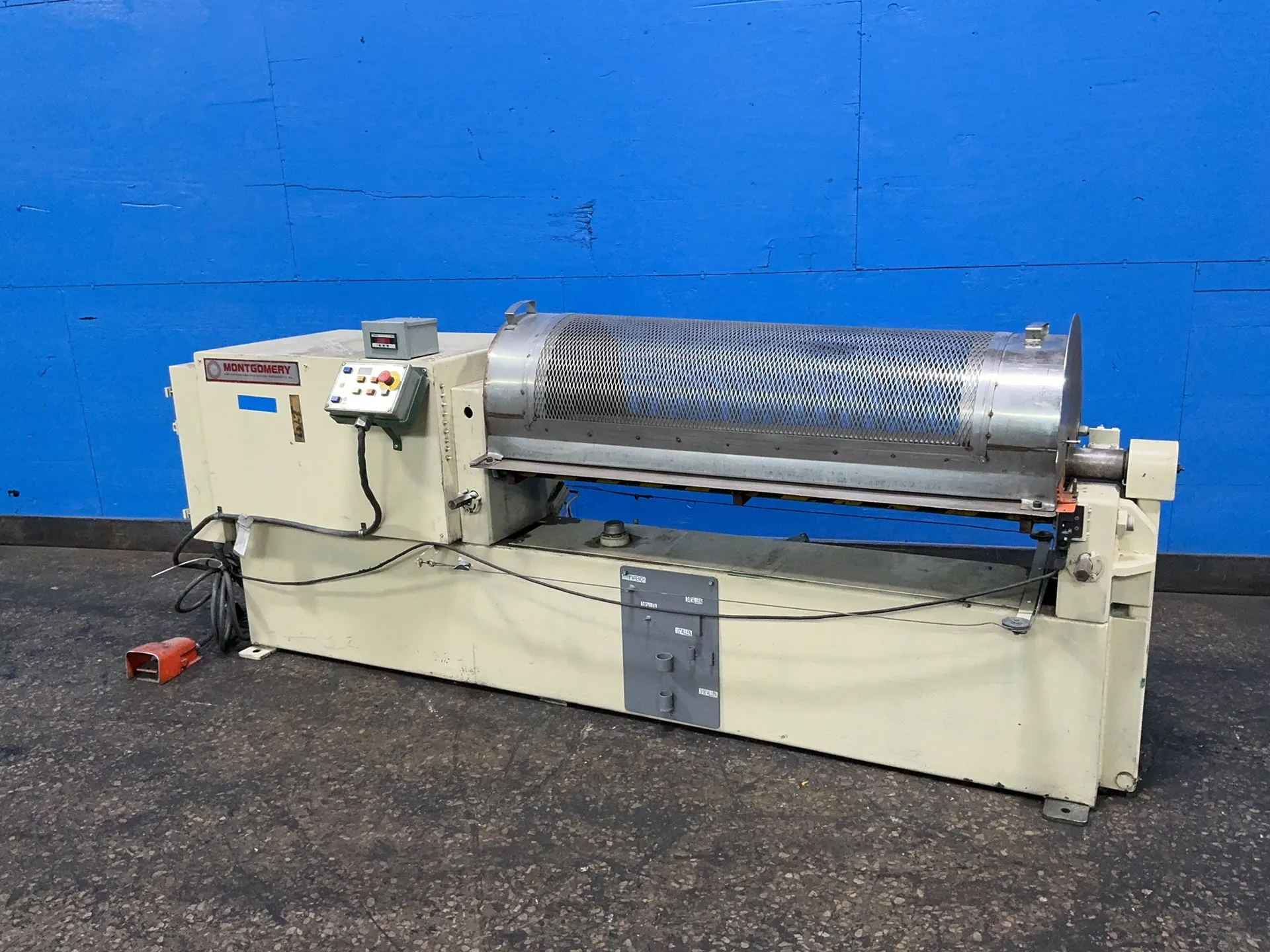 0' x 62" JM Montgomery Manufacturing #6010, plate bending roll, 3 rollers, 7.5 HP, 10.2 Amps, foot switch
