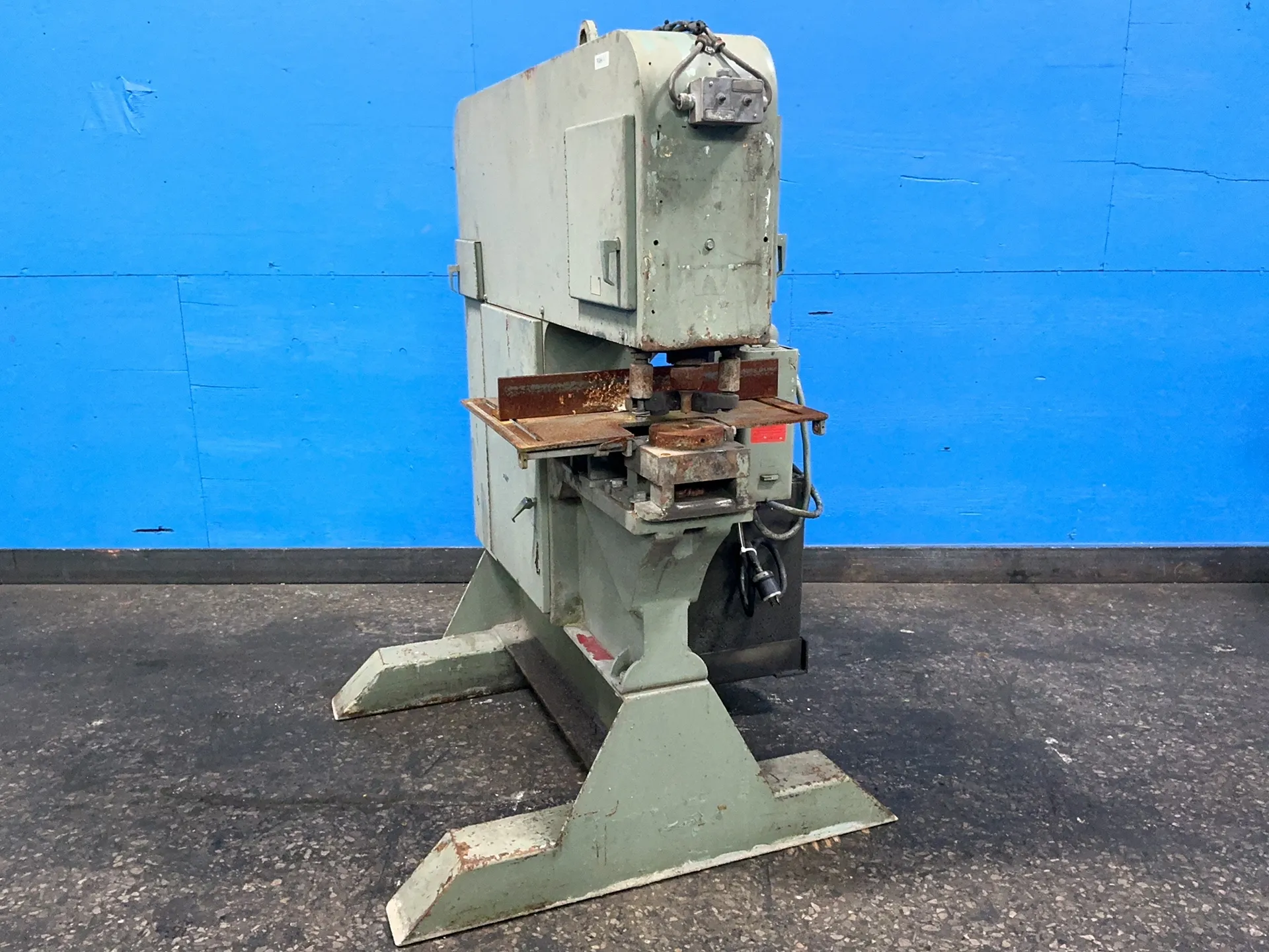 Mega Manufacturing, Piranha hydraulic punch, 21" x 26" table, 10 HP, 208-230/460 V.