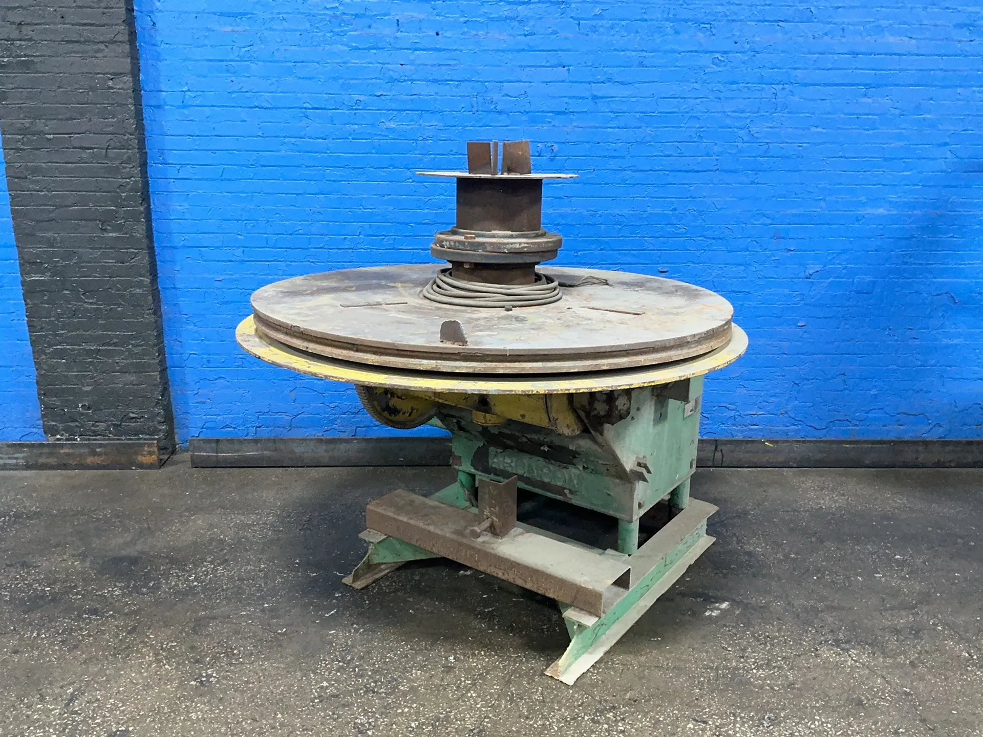 2500 lb. Aronson #HD25-TS, welding positioner, 59" diameter surface, 3/4 HP, 1800 RPM, 2.5 Amps, 220/440 V.