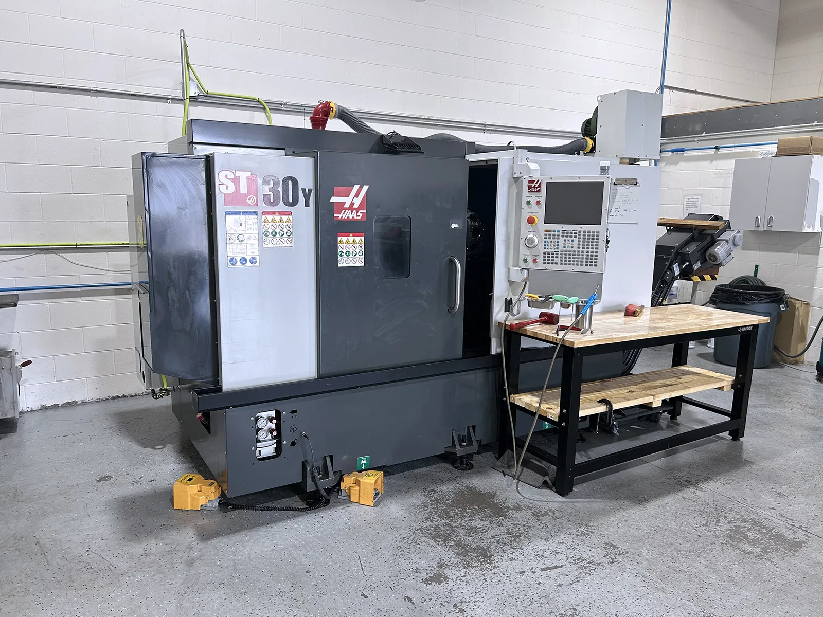 Haas #ST-30Y, CNC lathe, 21" swing, 10" chuck, 3" bar, 13.75" dia., 32.5" lgth, 30 HP, 3400 RPM, 12 turret