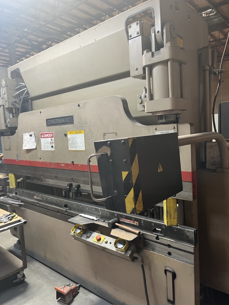 90 Ton, Cincinnati #90CBII8, CNC Press Brake, 10' overall, 96" between housing, 8" stroke, 15" open, 7" Shut