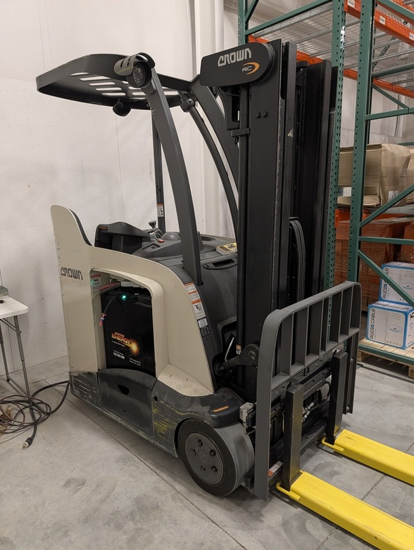 4,000 lb. Crown #RC5545-40, Electric Stand-Up Rider Forklift, 190" lift height, 2-stage mast, cushion tire