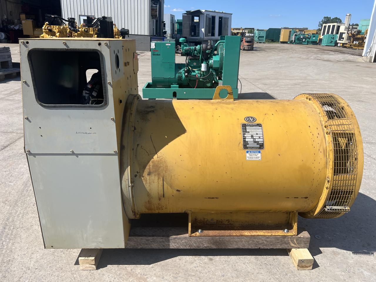 750 KW Marathon #Magna-Max, generator end, 120/208 Volts, 3 Phase, 4/12 wire, 18" flywheel, 750 hours, 2004