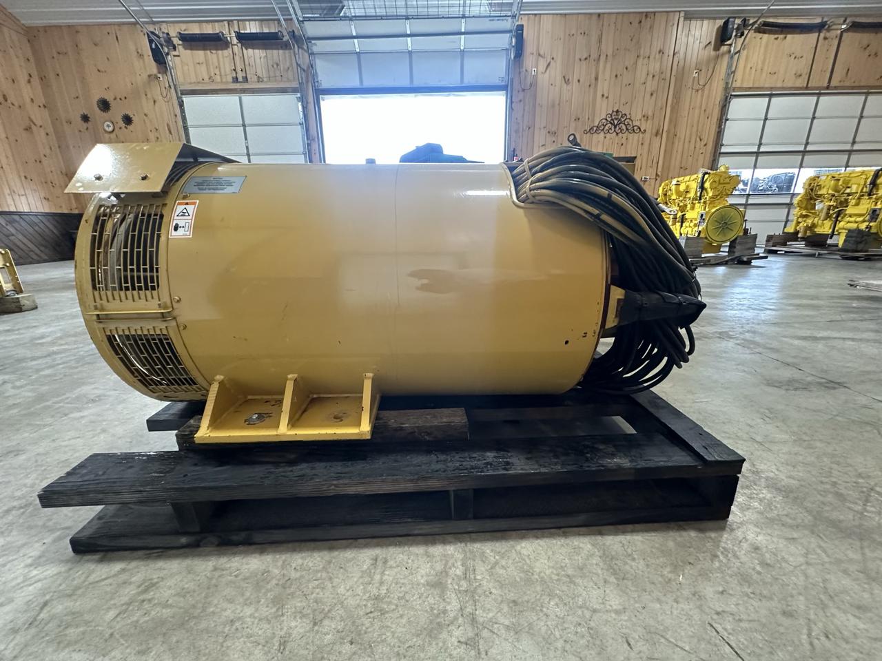 600 KW Caterpillar #SR4B, generator end, 480 Volts, 3 Phase, 12 wire, 545 KW prime, 18" flywheel, 350 hours