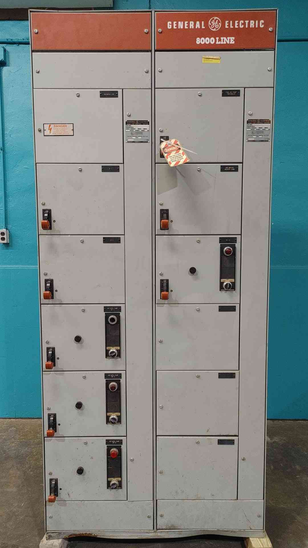 General Electric, 8000 Line, motor control center, 2 sections, 600A, 480 Volts, 515X0564M01, w/ buckets