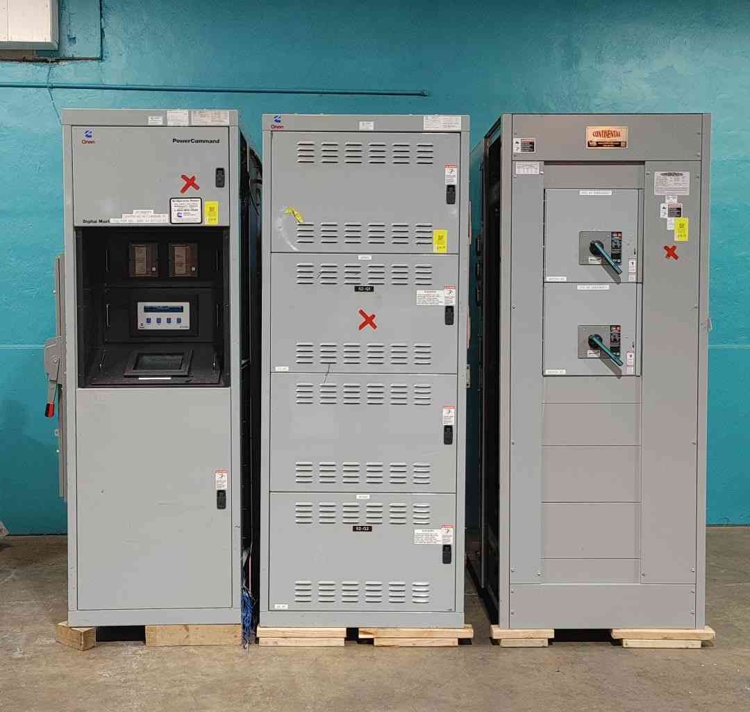 800/3000 Amps, Cummins Onan, Paralleling Switchboard Switchgear Lineup, 480 Volts, 3 Phase, 3 sections