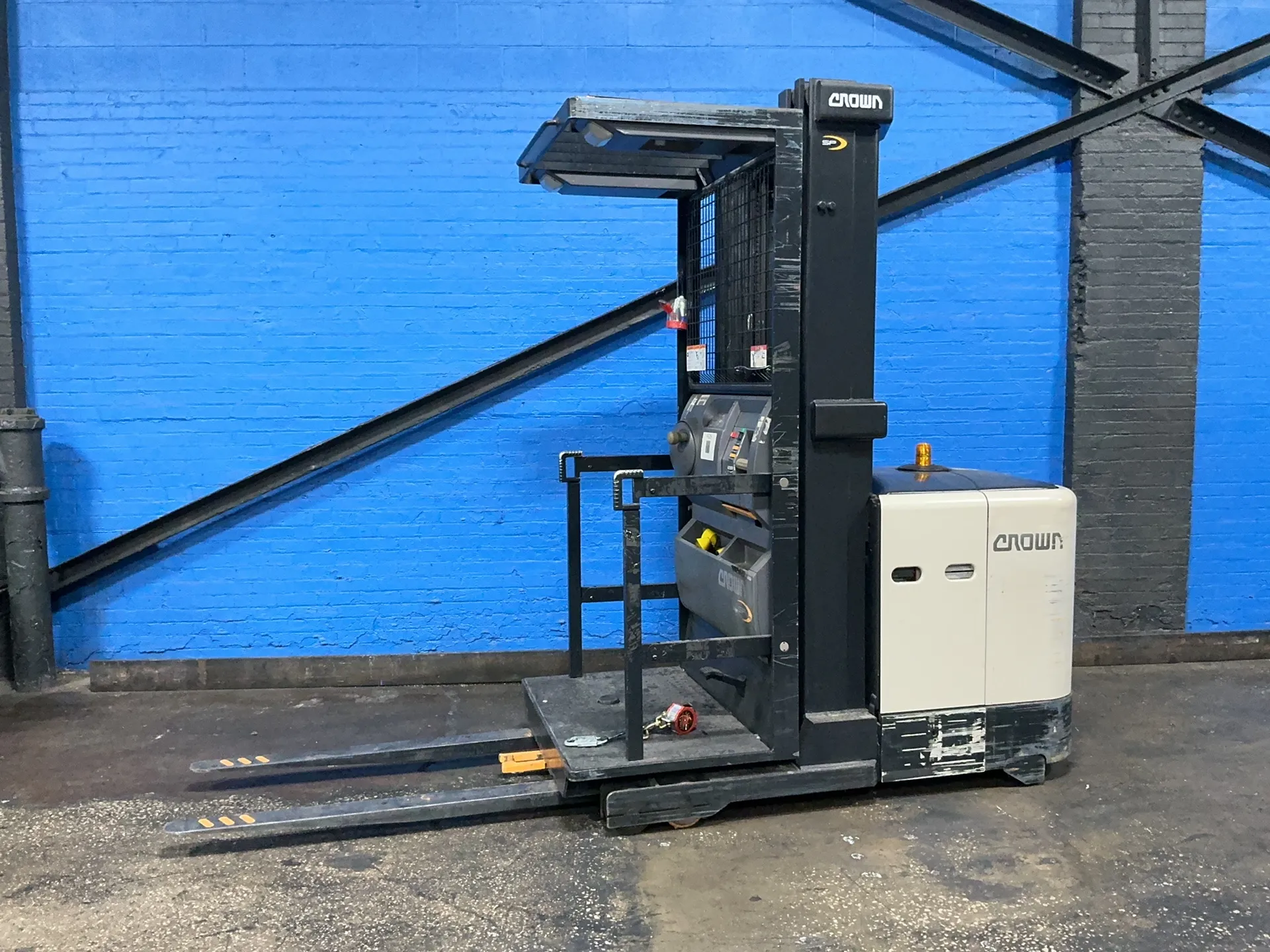 3,000 lb. Crown #SP3510-30, Electric Order Picker, 210" lift height, 24" mast height, 4" x 48" forks, 24 VDC