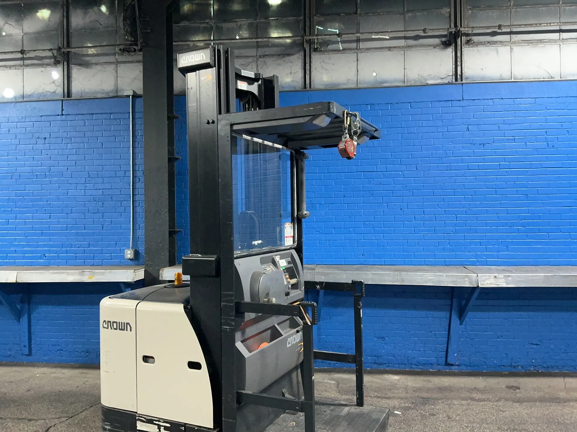 3,000 lb. Crown #SP3520-30, Electric Order Picker, 240" lift height, 110" mast height, 4" x 42" forks, 24 V.