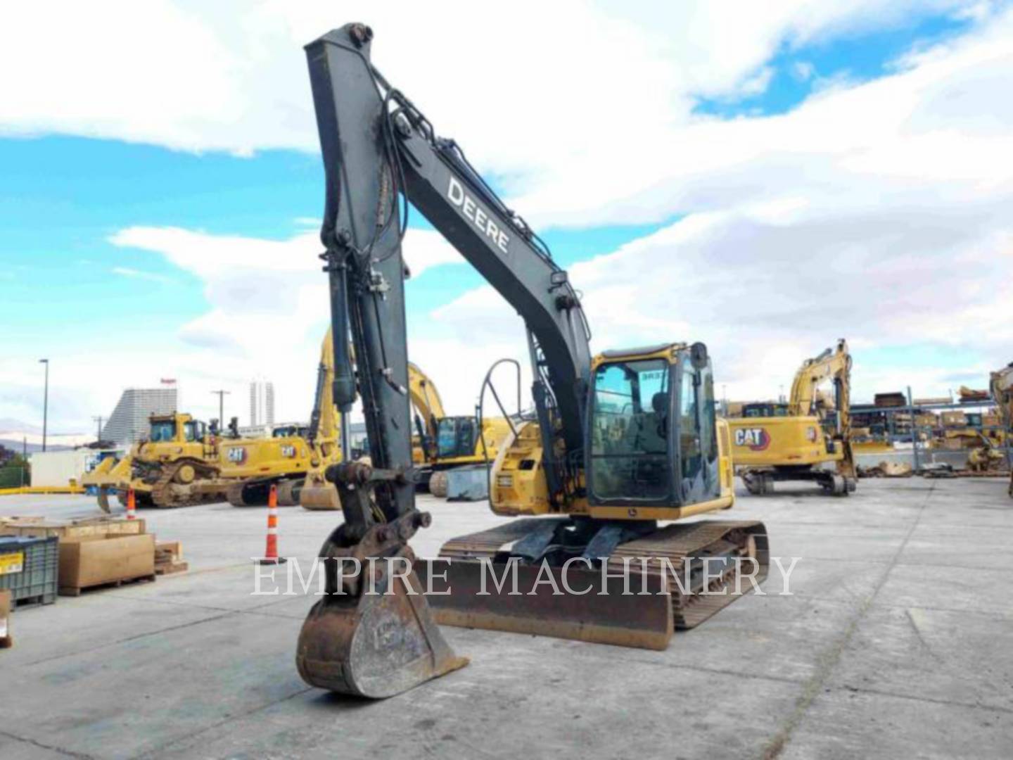 John Deere 135D, 8927 hours, S/N: 1FF135DXTCD303383, 2013