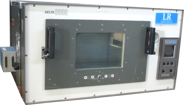 19" width x 15" D x 11" H Delta Design #9059, CO2 cryogenic chamber, -73&deg; to 300&deg;, Watlow control
