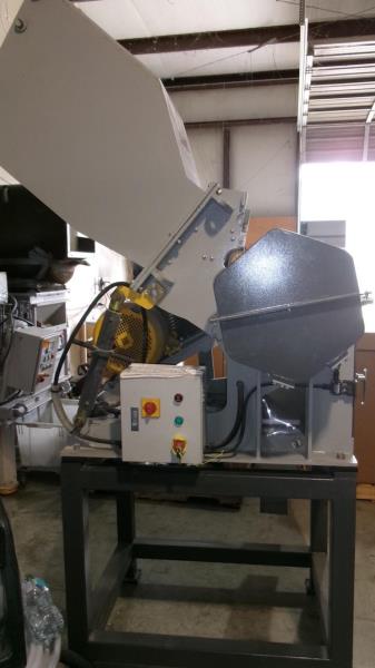 21.5" x 19.5" Genox #GC600-C, granulator, 20 HP, 3/8" screen, closed rotor, staggered knife, 18 rotor/2 bed