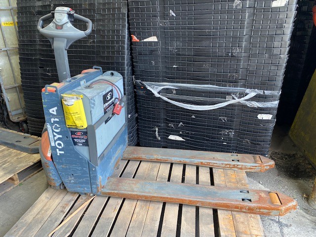 4500 lb. Toyota #8HBW23, Electrical Pallet Jack, 33 hours, 2022