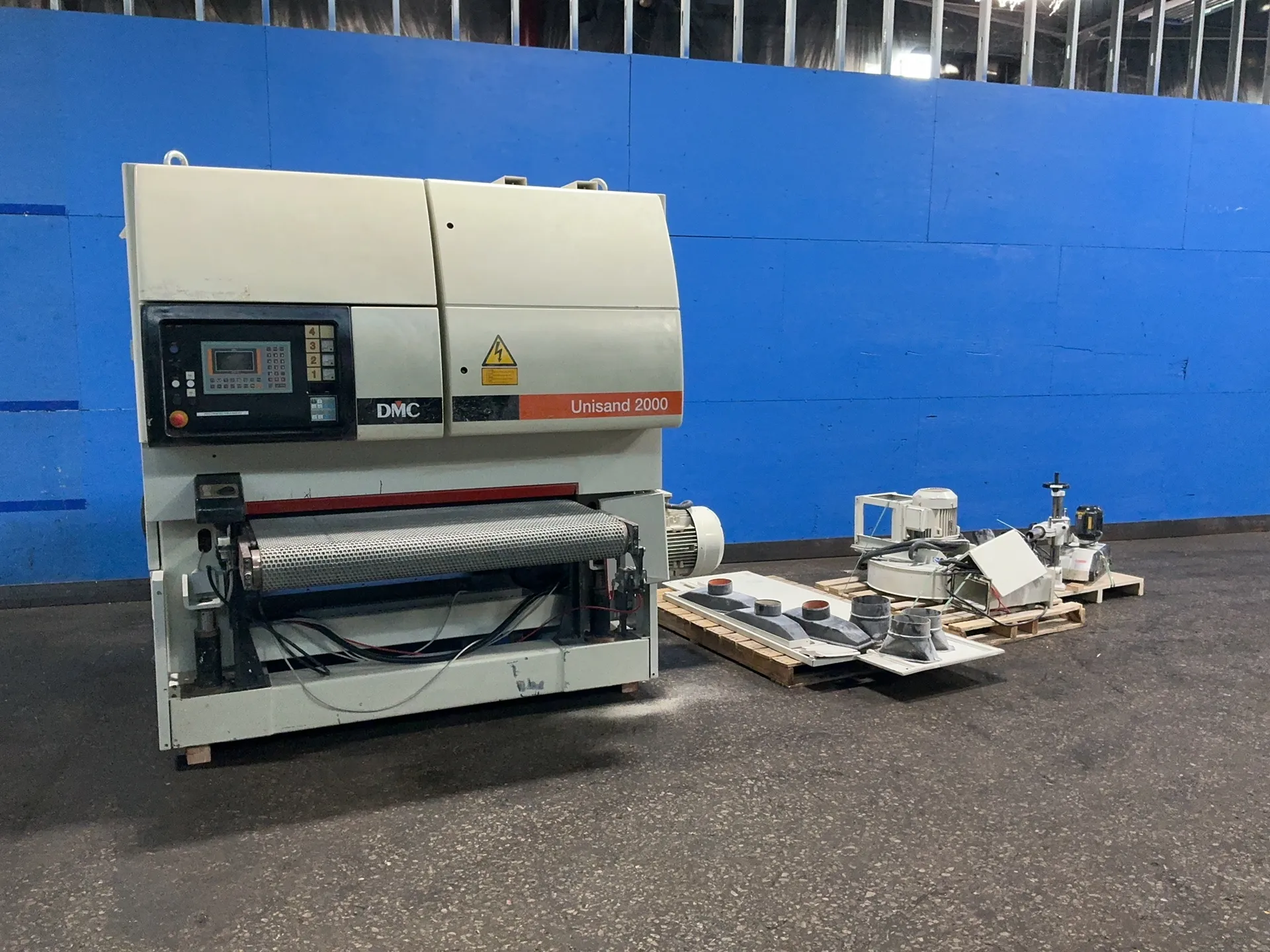 53" DMC #Unisand-2000-M3, belt sander, 3540 RPM, 8 bar, 167 A, 460 V., Hydra 35 digital control, 2000