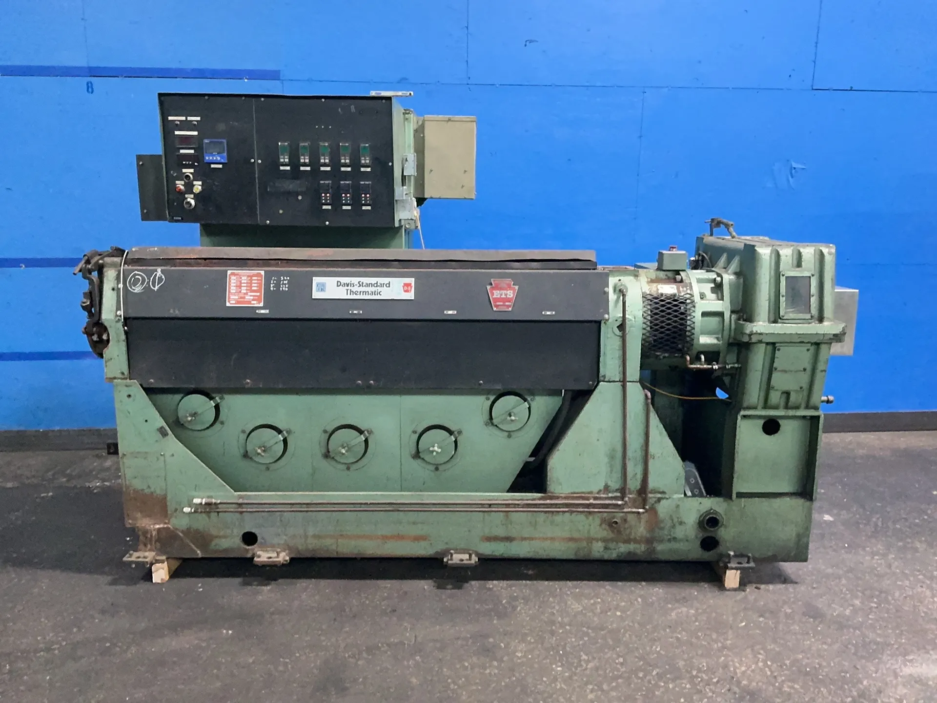 1.75" Davis Standard #35-IN-35, extruder, .5 HP, 3450/2850 RPM, 1.5/.75 A, VS power module, digital displays