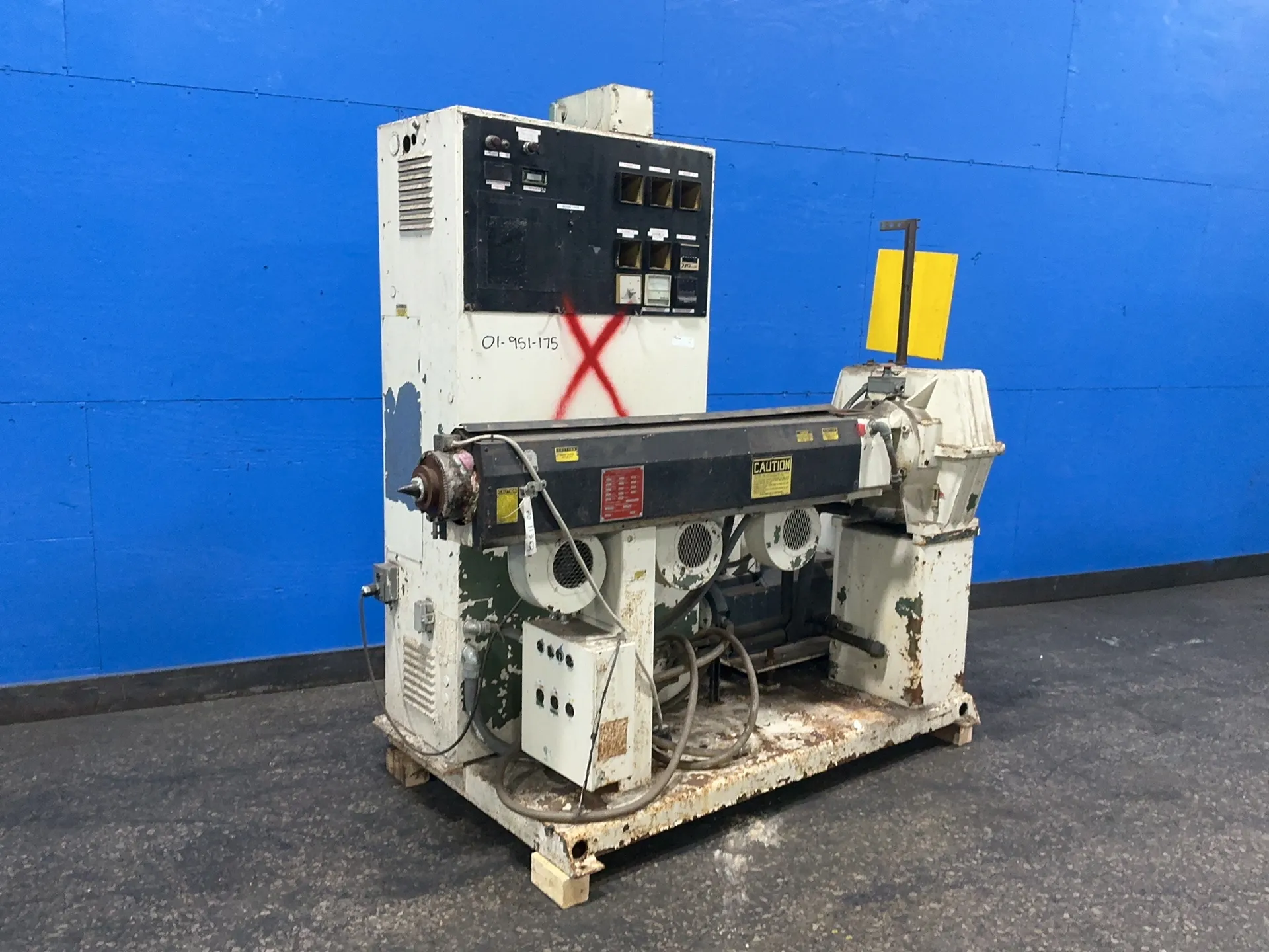 1.25" Davis Standard #DS-2.5-M5, extruder, 60 HP, 44.7 KW, 10,000 PSI, 107 A, 3 Ph., 460 V.