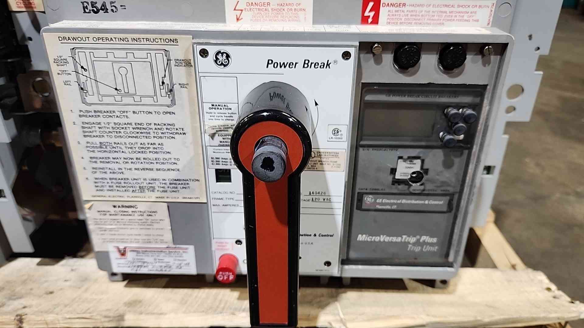 800 Amps, General Electric Power Break #TCL88TTE1CR, circuit breaker, drawout, MicroVersaTrip, 120 VAC