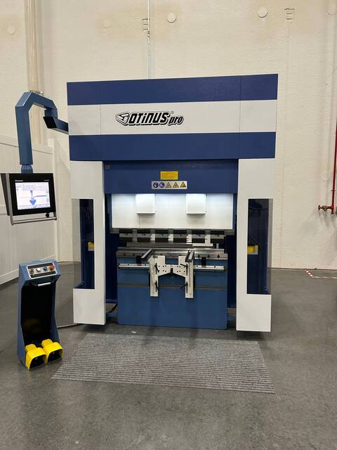 44 Ton, Otinus #PBE-1204-DA58, CNC press brake, 4' overall, 43" between side frames, 8" stroke, 16" daylight