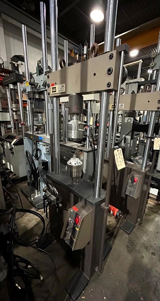22 KIP (100kN), MTS #810, 318.10 material fatigue testing load frame, 2 columns, reconditioned