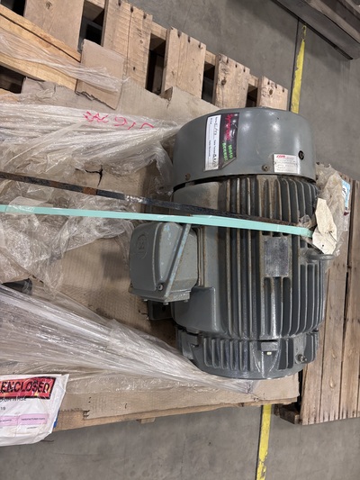 30 HP 3545 RPM Westinghouse #B03002TES5, squirrel cage motor, 575 Volts, 3-phase, TEFC, w/ Lovejoy SW150
