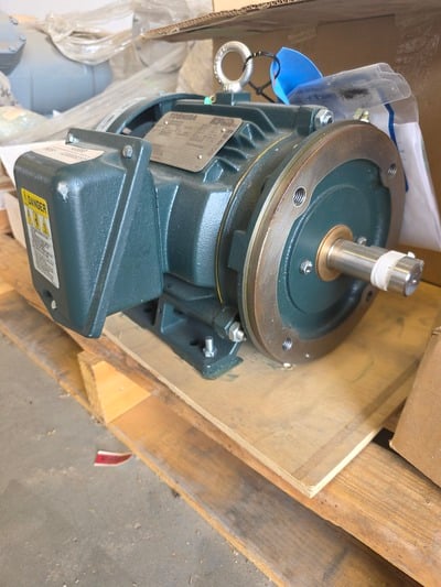 5 HP 3500 RPM Toshiba #XD-10067420, squirrel cage motor, Frame 184TC, 575 Volts, Class I Div. 2, 2022, new